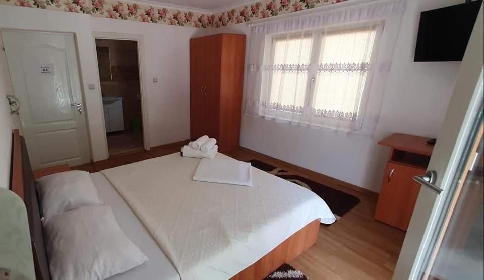 Апартаменты Casa Mimi Бэиле-Еркулане Экстерьер фото